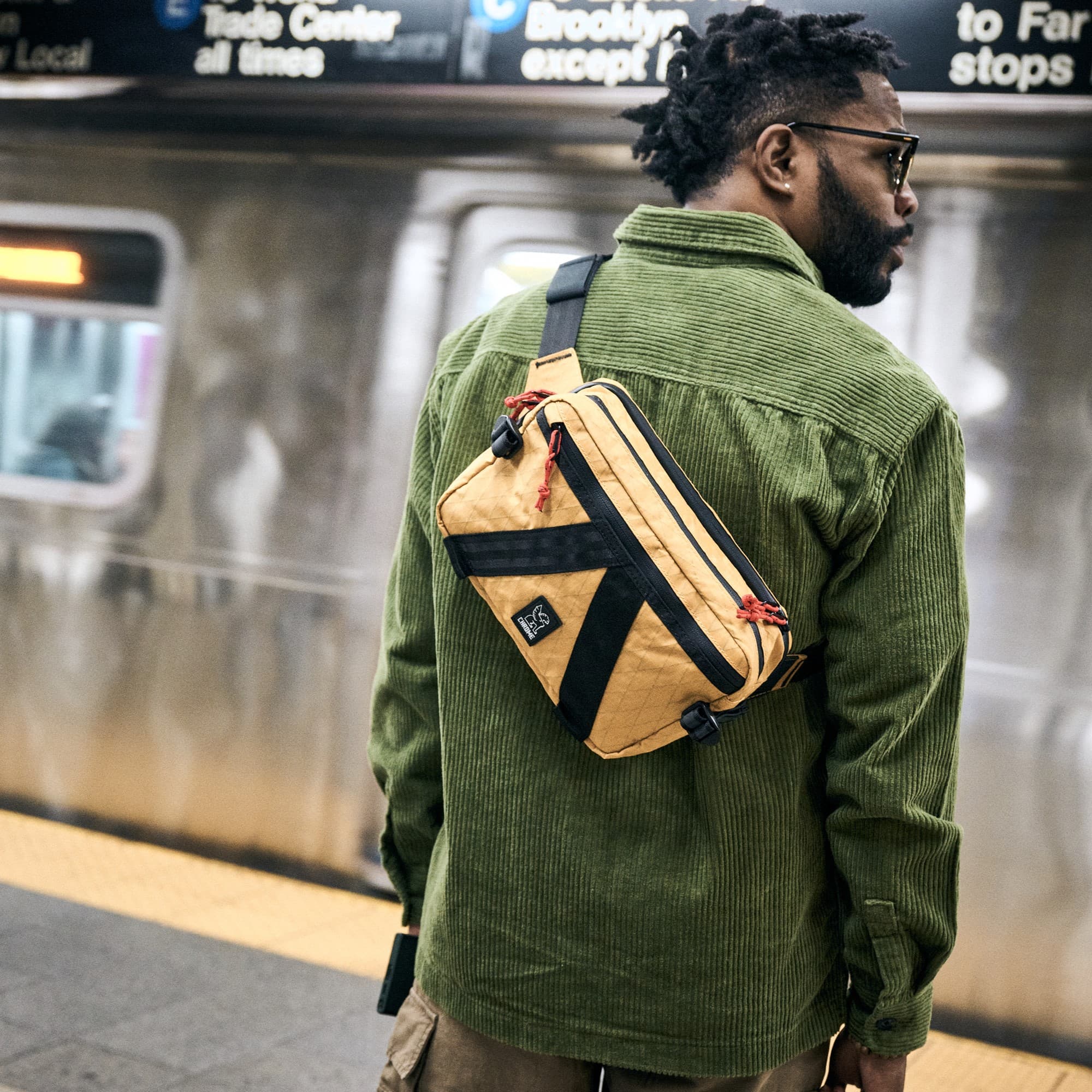 Tensile Sling on a person waiting for the train  #color_amber x